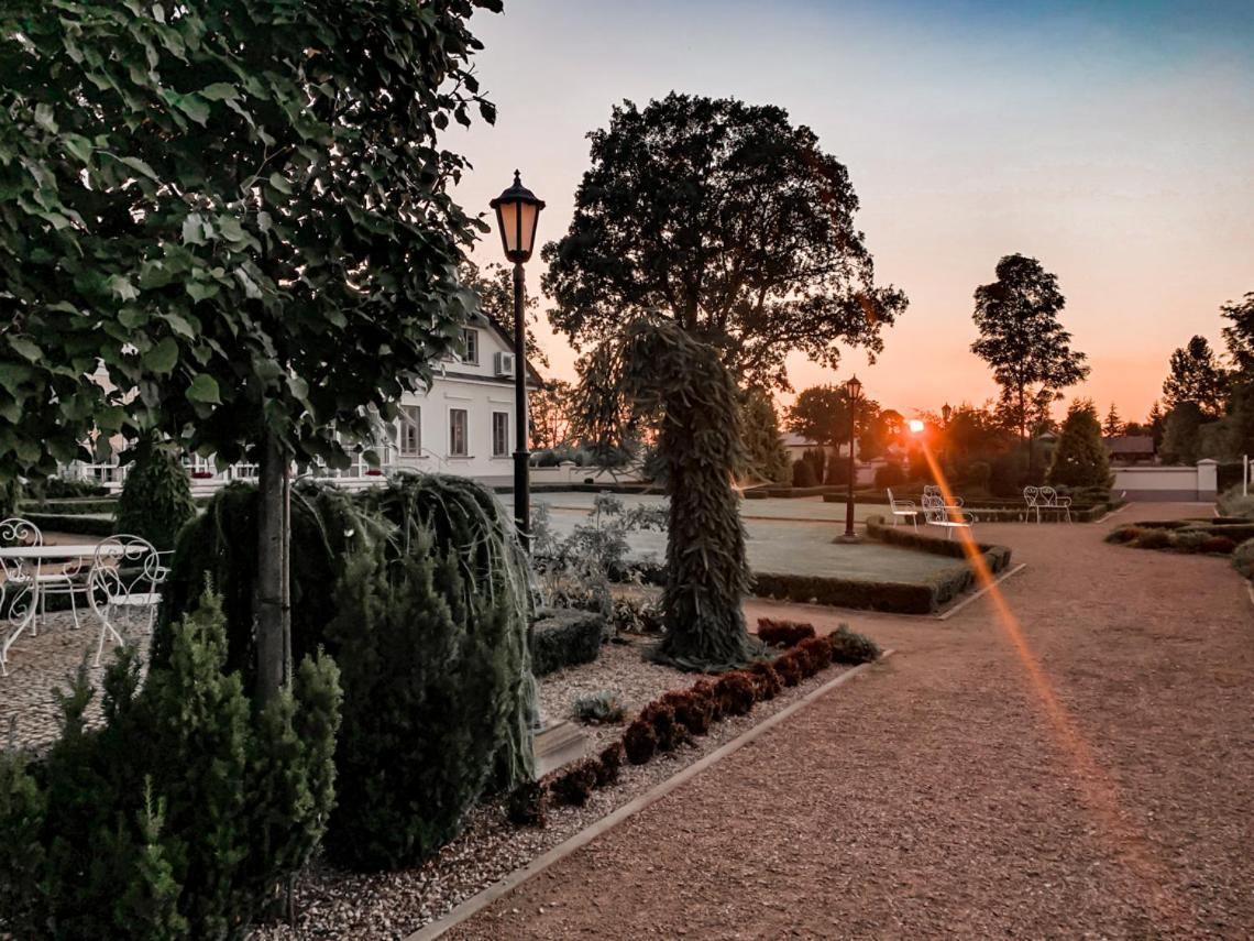 Hotel Przy Dworze Leśna Podlaska Dış mekan fotoğraf