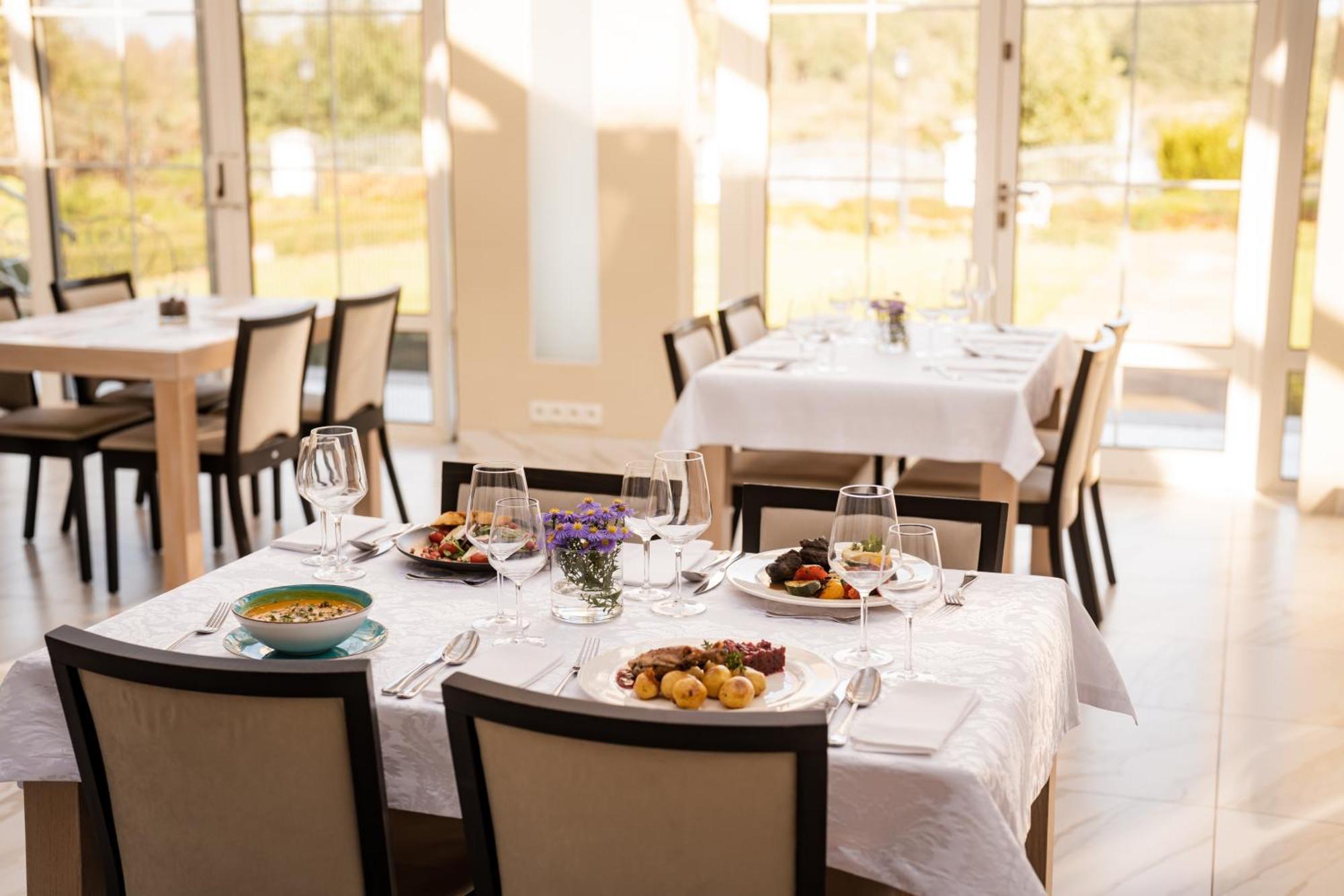 Hotel Przy Dworze Leśna Podlaska Dış mekan fotoğraf