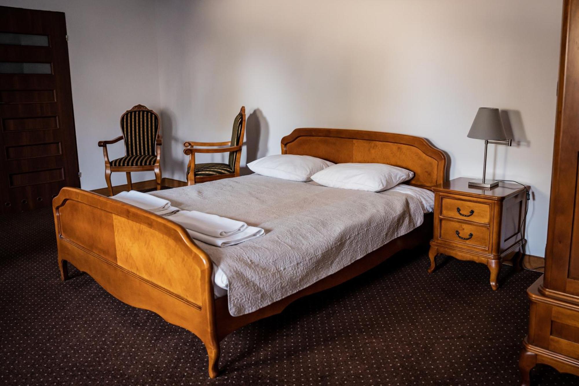 Hotel Przy Dworze Leśna Podlaska Dış mekan fotoğraf