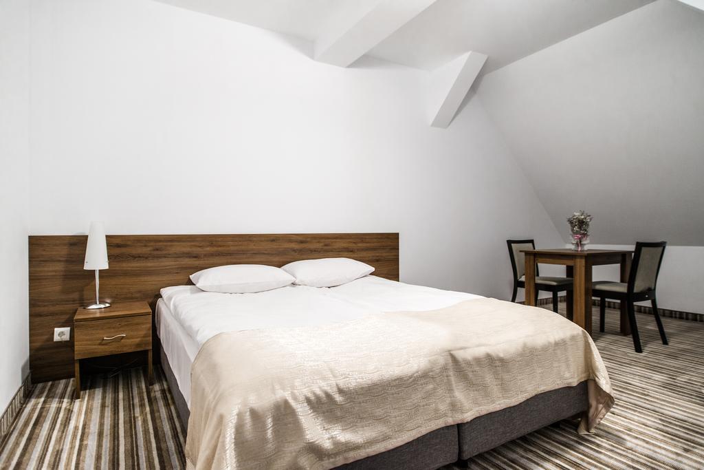 Hotel Przy Dworze Leśna Podlaska Oda fotoğraf